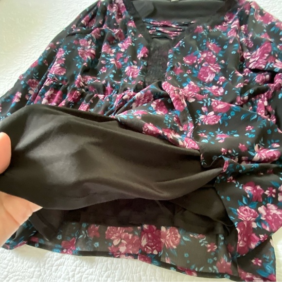 Torrid Bohemian Black Floral V-Neck Blouse Peplum Wide Bell Sleeves Size 2​ - Picture 10 of 13